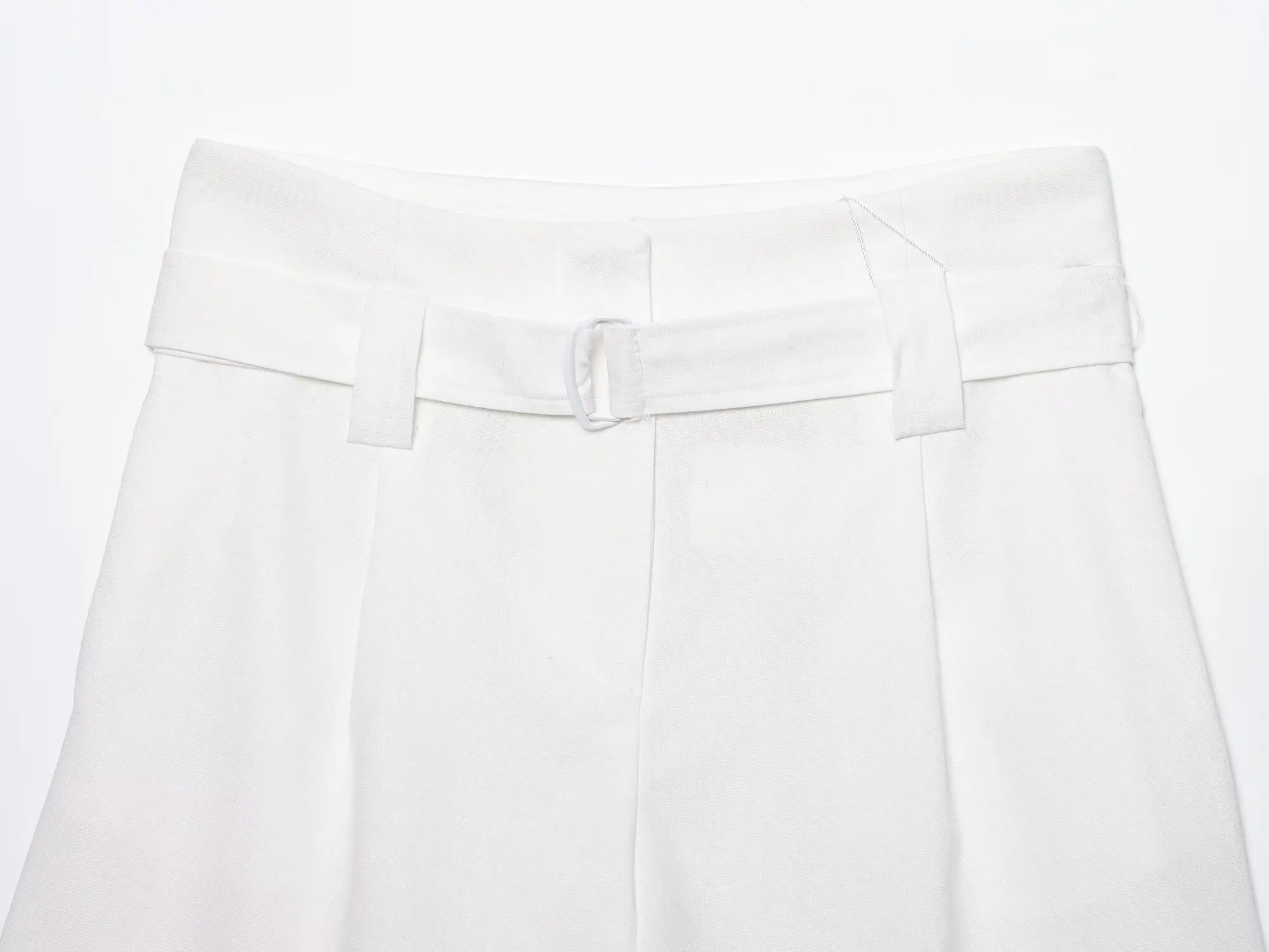 夏のカジュアルベストセット レディース ホワイトボタンベストまたはベルト付きショートパンツ 2025年新作 ファッション ミニマリスト エレガントショートパンツセット