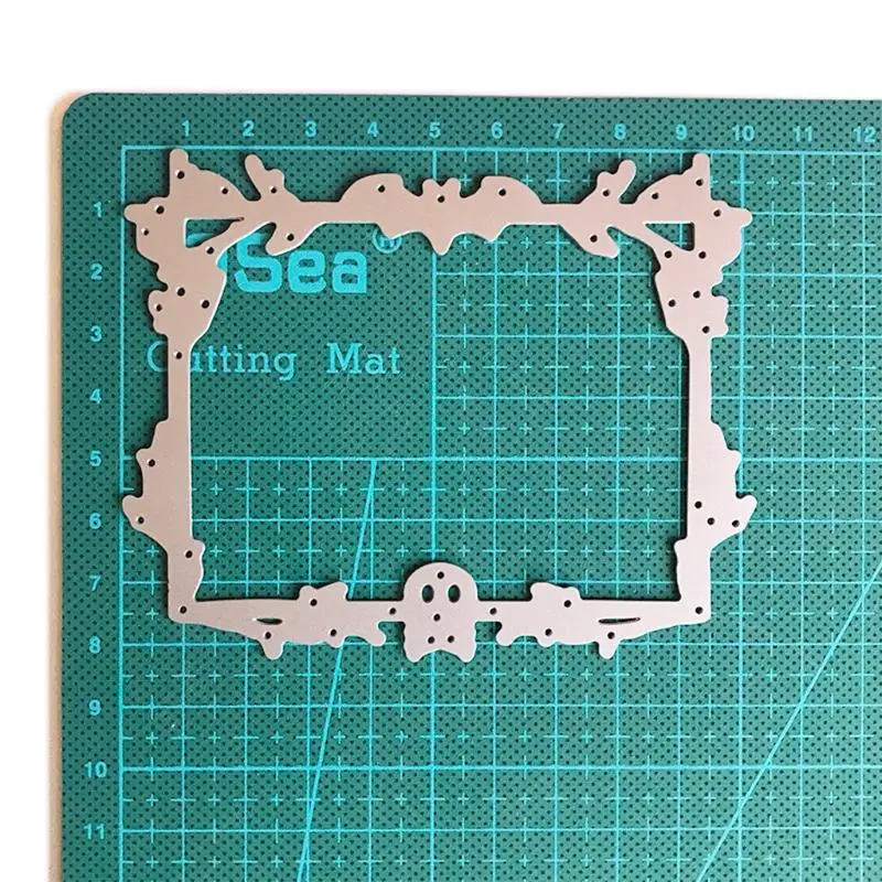 

34YA Halloween Skull Frame Metal Cutting Dies Stencil DIY Scrapbooking Album Paper Card Template Mold Embossing Decoration