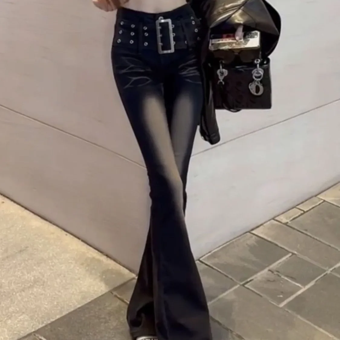 جينز نسائي عالي الخصر بجزء سفلي متدرج اللون مرن بطول الأرض بنطال جينز بنمط عتيق وسط الخصر مضيئة الساق