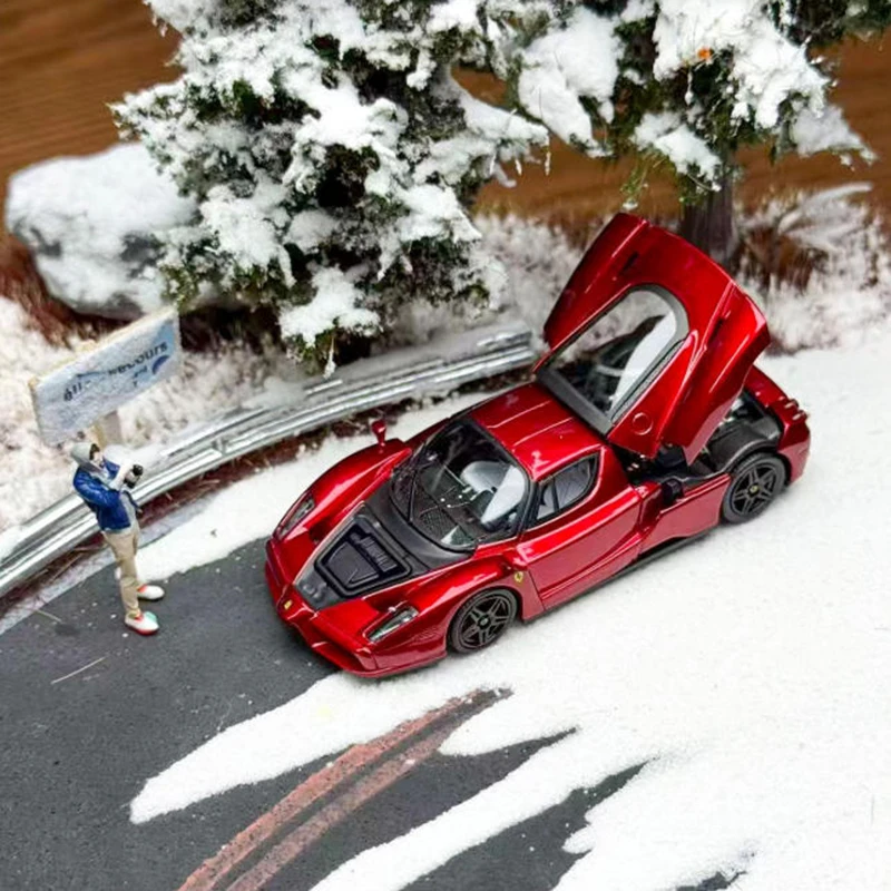 

Модель King 1:64 Enzo с куклой из сплава, имитация модели автомобиля, коллекция, украшение для дисплея, игрушка в подарок