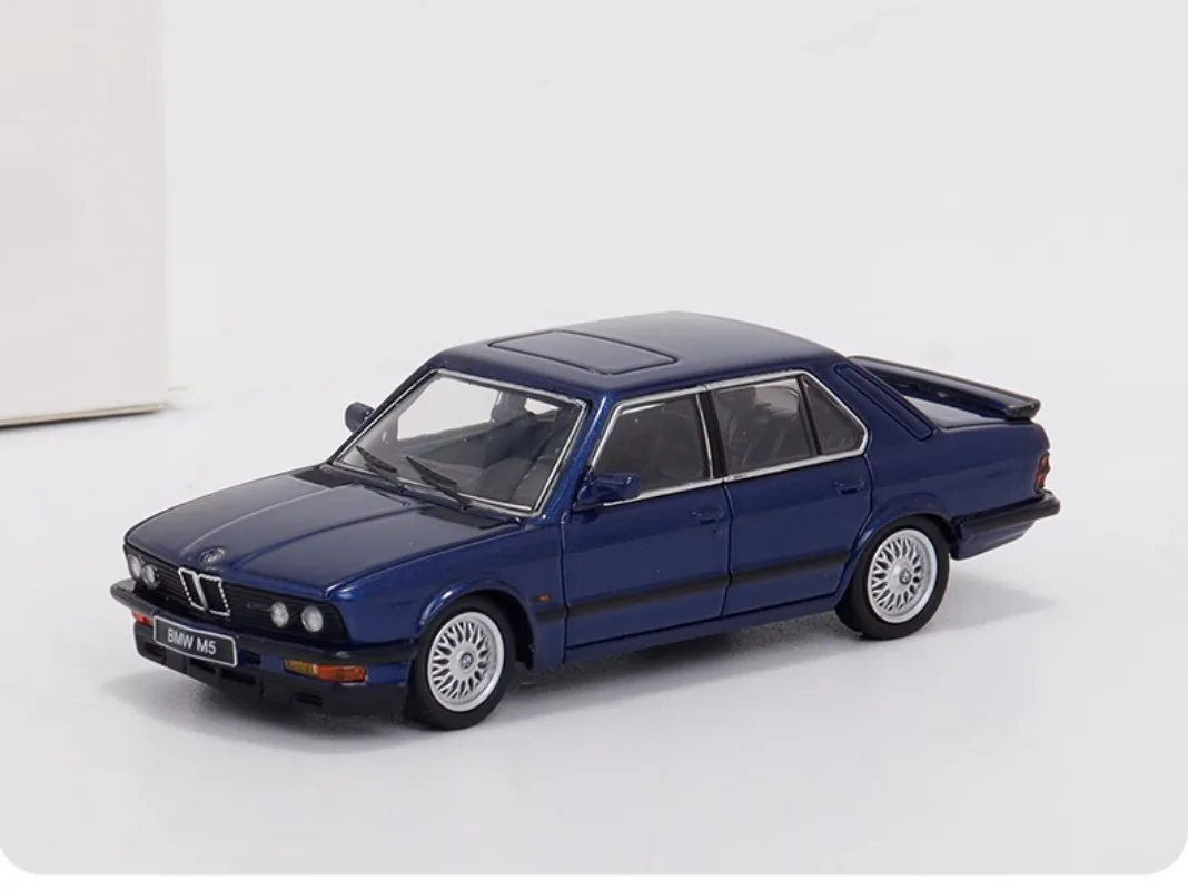 In Stock Diecast 1/64 Scale BMW M5 E28  Alloy Car Model BMW 5 Series Model Car Collectible Toy Simulation Gift Souvenir