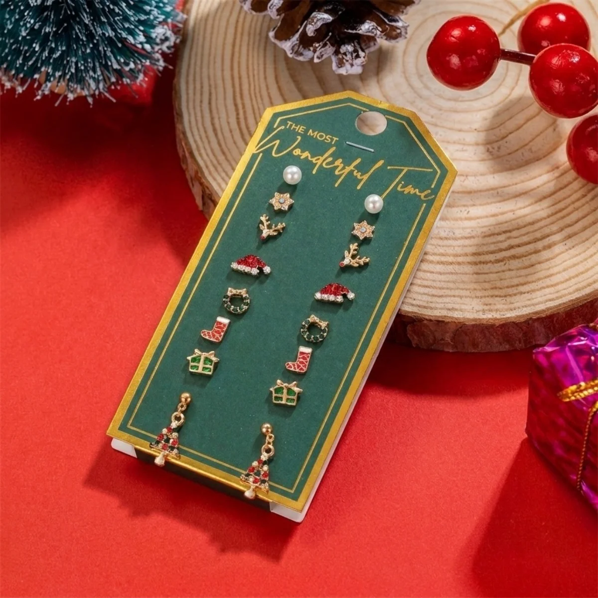 8 Paar/Set Strass-Weihnachtsbaum-Mütze Schneeflocke Elch Kranz Socken Geschenkbox Kleine Ohrstecker für Damen Weihnachten Neujahr Schmuck – Detail 20