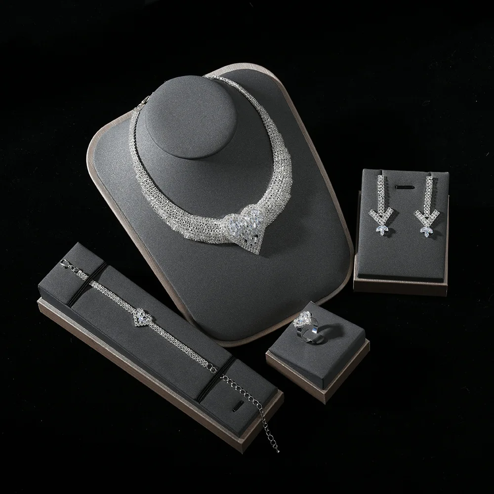 

Romantic Love Temperament Necklace Earrings Bracelet Women's Dress Decorative Jewelry Set Suitable for Wedding Ball Gift M-803