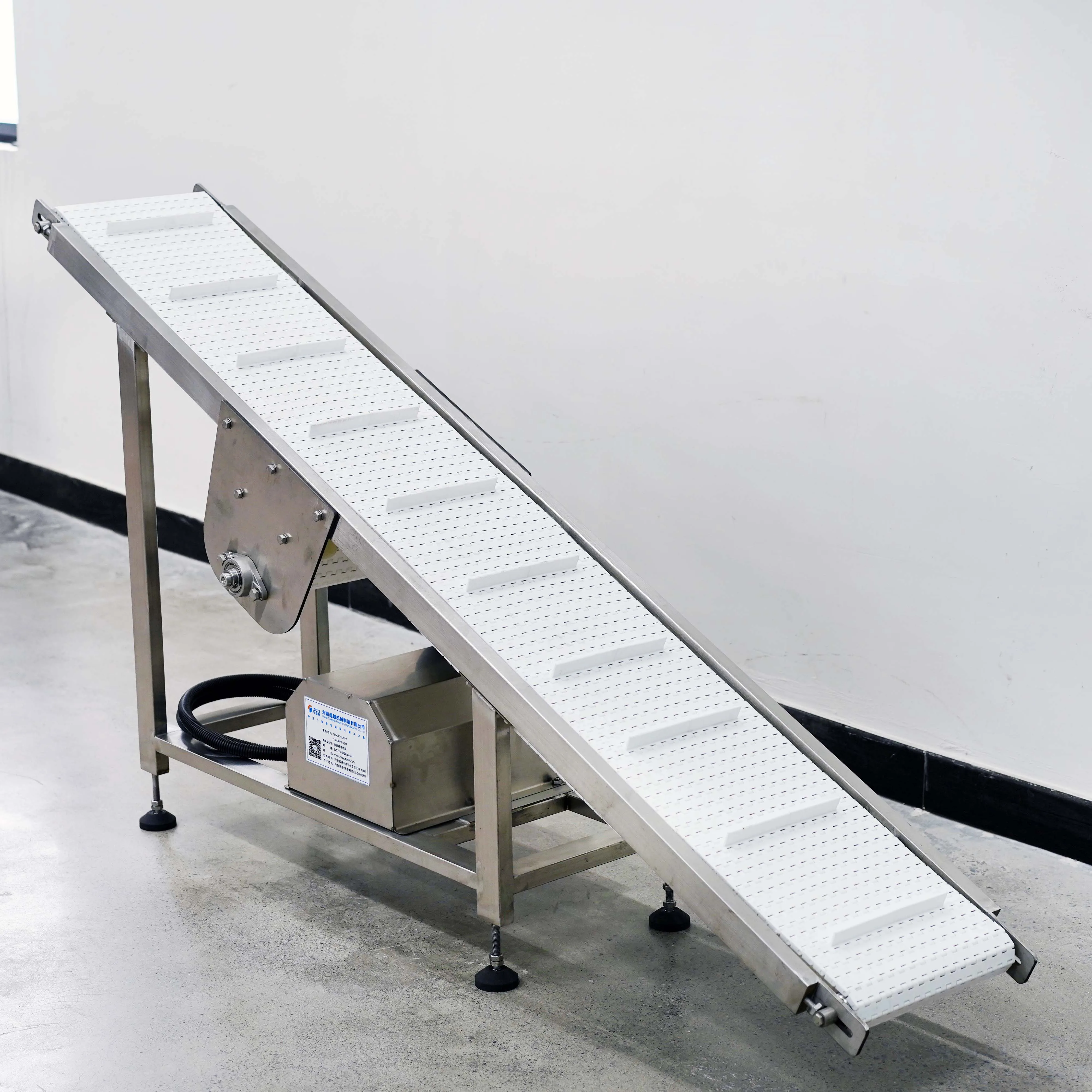 

Food Packaging Bag Finished Product Chain Plate Mesh Belt Lifting Conveyor Elevator