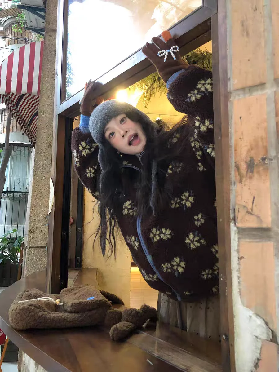 

Warm Fleece Jacket Dongda Gate Vintage Floral Embroidery Long Sleeve Cotton Coat Anti-Aging Fluffy Outerwear Winter Commute