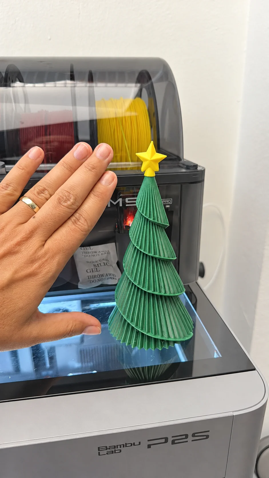 3D Printed Spiral Christmas Tree Decoration with Star Topper, Pleated Layered Xmas Tree Figurine, Festival Tabletop Ornament
