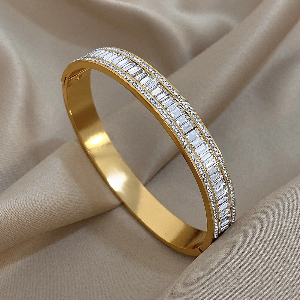 Luxuriöses mehrschichtiges Mikro-Intarsien-Zirkon-Manschettenarmband, modischer vergoldeter Edelstahl, breiter Armreif, wasserdichter Schmuck