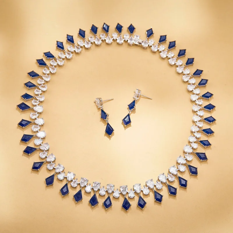 

Комплект украшений в европейско-американском стиле: серьги и ожерелье для женщин, инкрустированные синими, зелеными, красными ромбовидными кубическими циркониями, с кисточками, для вечеринок и торжественных мероприятий