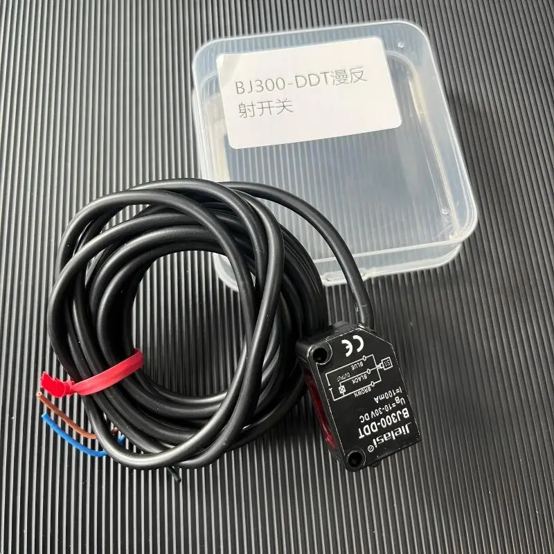 

ED30-T15B4 Series Photoelectric Sensor Inductive Switches 3m Detection Range 3-Wire PNP NO NC Square Beam Optical Sensors