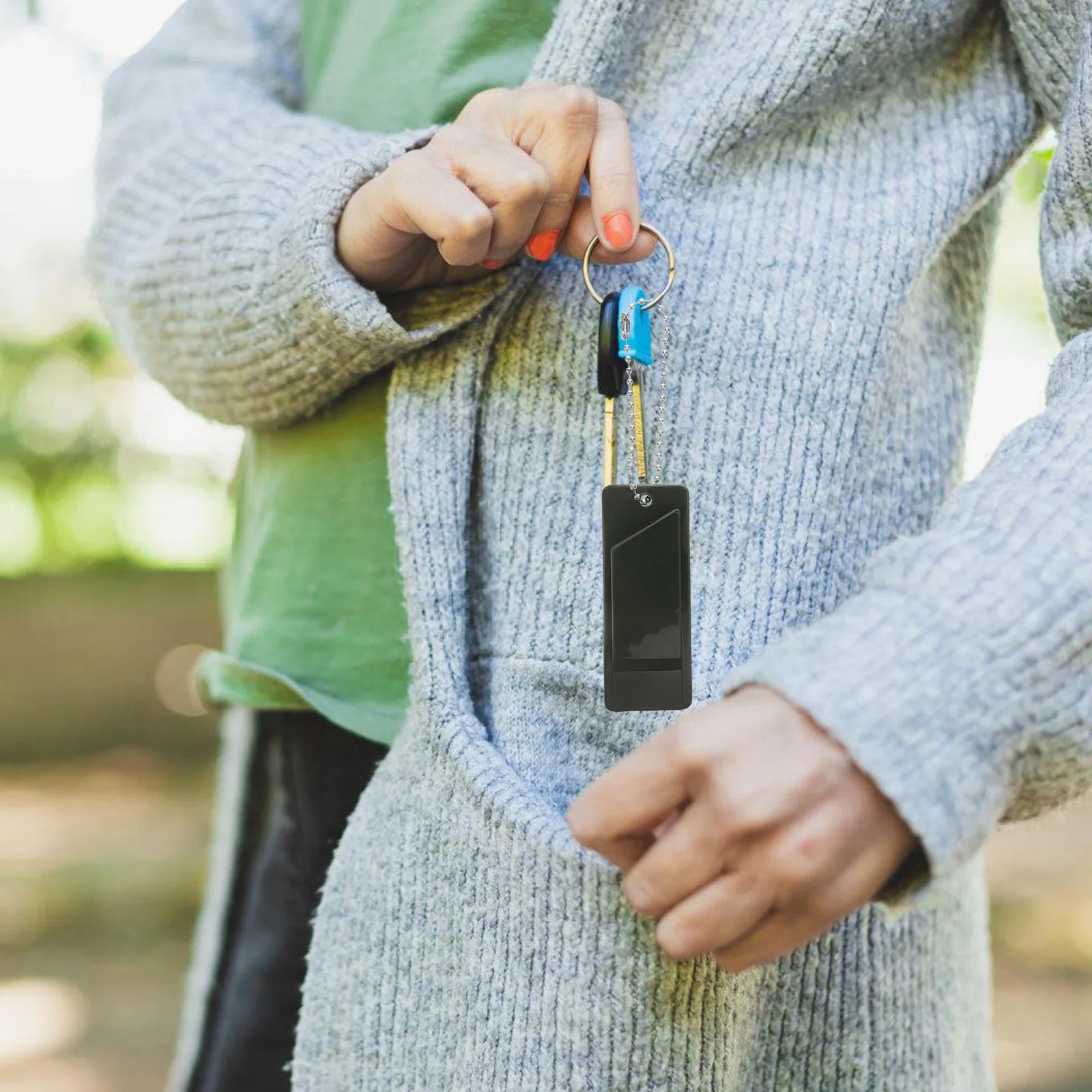 

10Pcs Keychain Whistle Compact Portable Emergency Whistle for Outdoor Survival Rescue and Adventure Activities