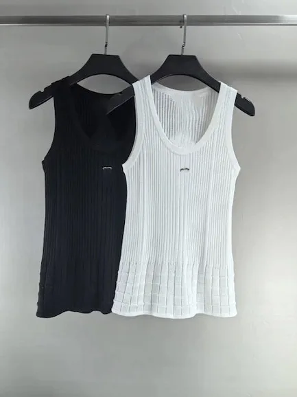 

Весна-лето, новый Sle Jennie с буквенным металлическим логотипом, цветной облегающий вязаный жилет без рукавов, модная смесь хлопка для поездок на работу