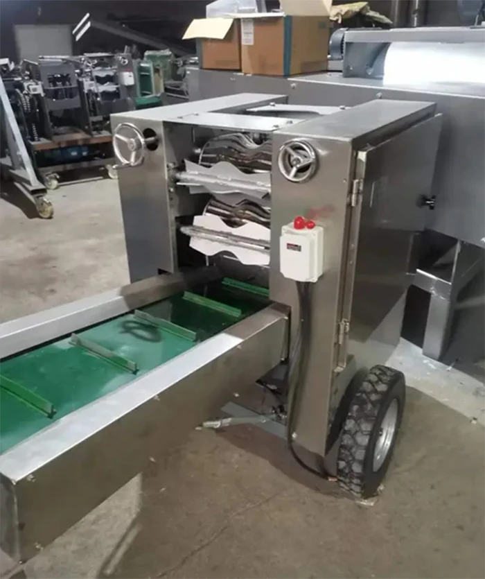 Automatic Coconut Sheller Commercial  Hard Shell Dehusking Remover Peeling Old Dry Coconut Husk Fiber Machine