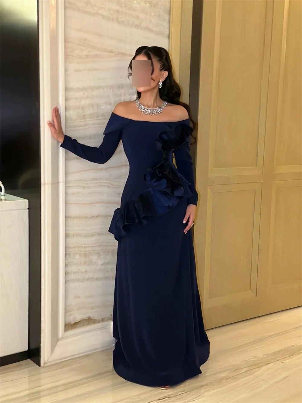 Abito lungo con spalle scoperte a sirena increspata in maglia tinta unita stile moderno JDY personalizzato per occasioni personalizzate, alla moda e classico