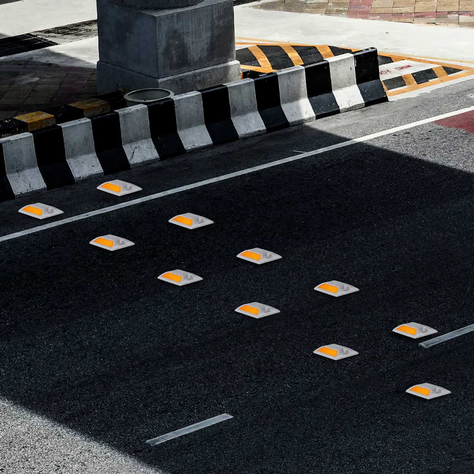 2pcs Reflective Aluminum Road Studs Durable Pavement Markers For Driveways Street Safety Visibility Snow Weather