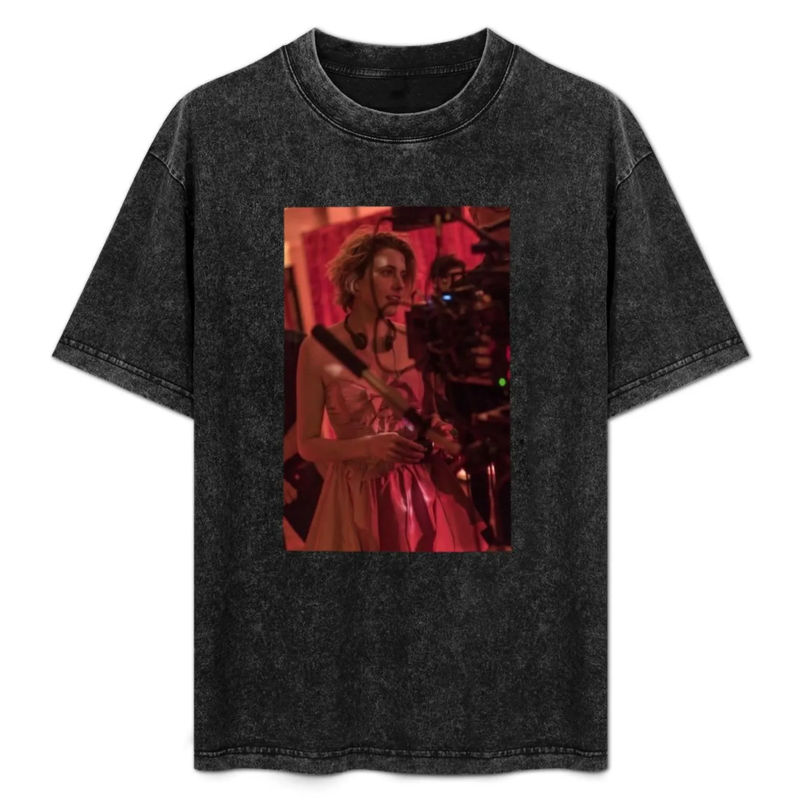 

Greta Gerwig on the set of Lady Bird T-Shirt graphic shirts korean fashion oversized t shirt T-shirt men