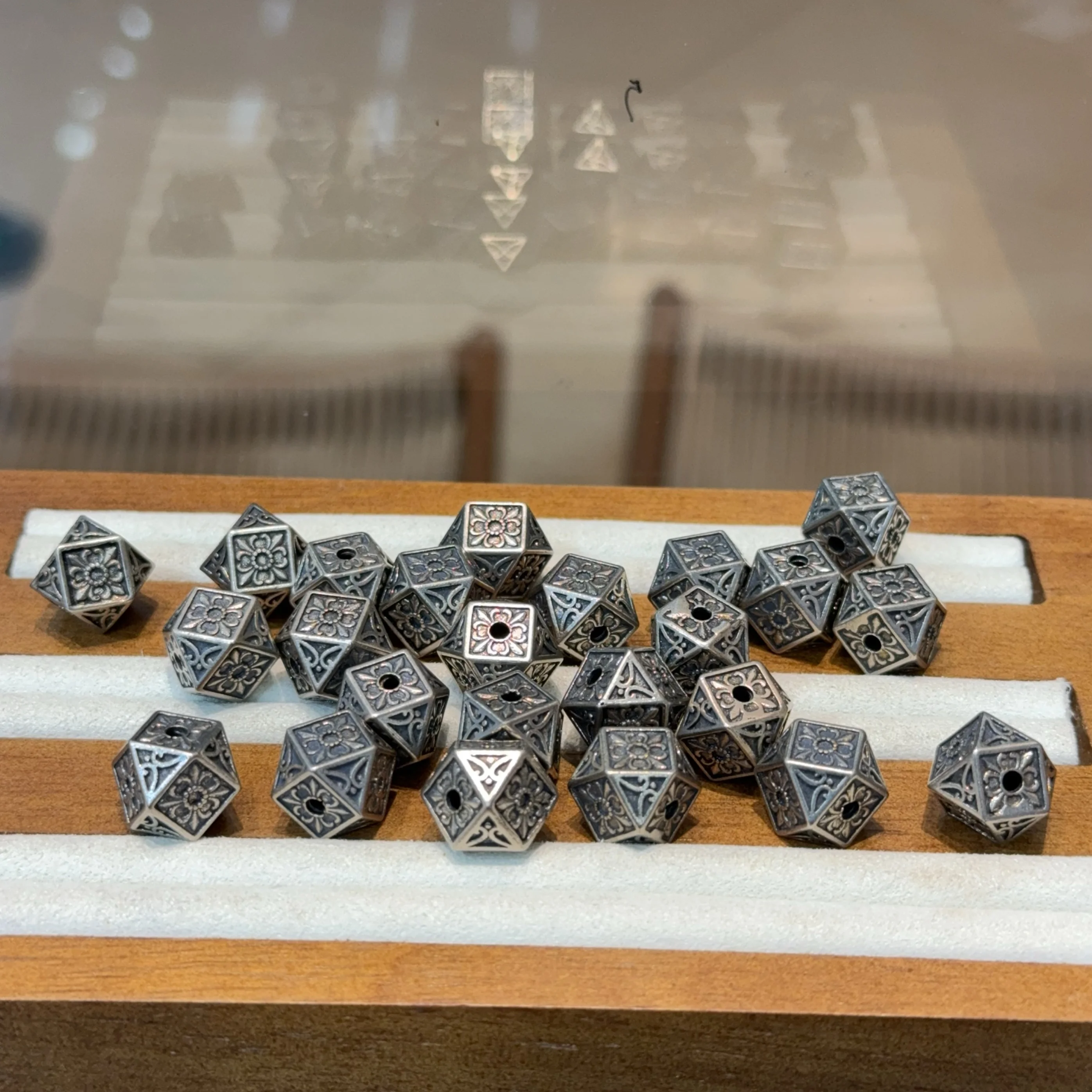 

Восьмиугольные бусины из состаренного серебра с бусинами Sp Фабрированные многогранные бусины Wares Tang Восьмиугольные бусины на талии Аксессуары