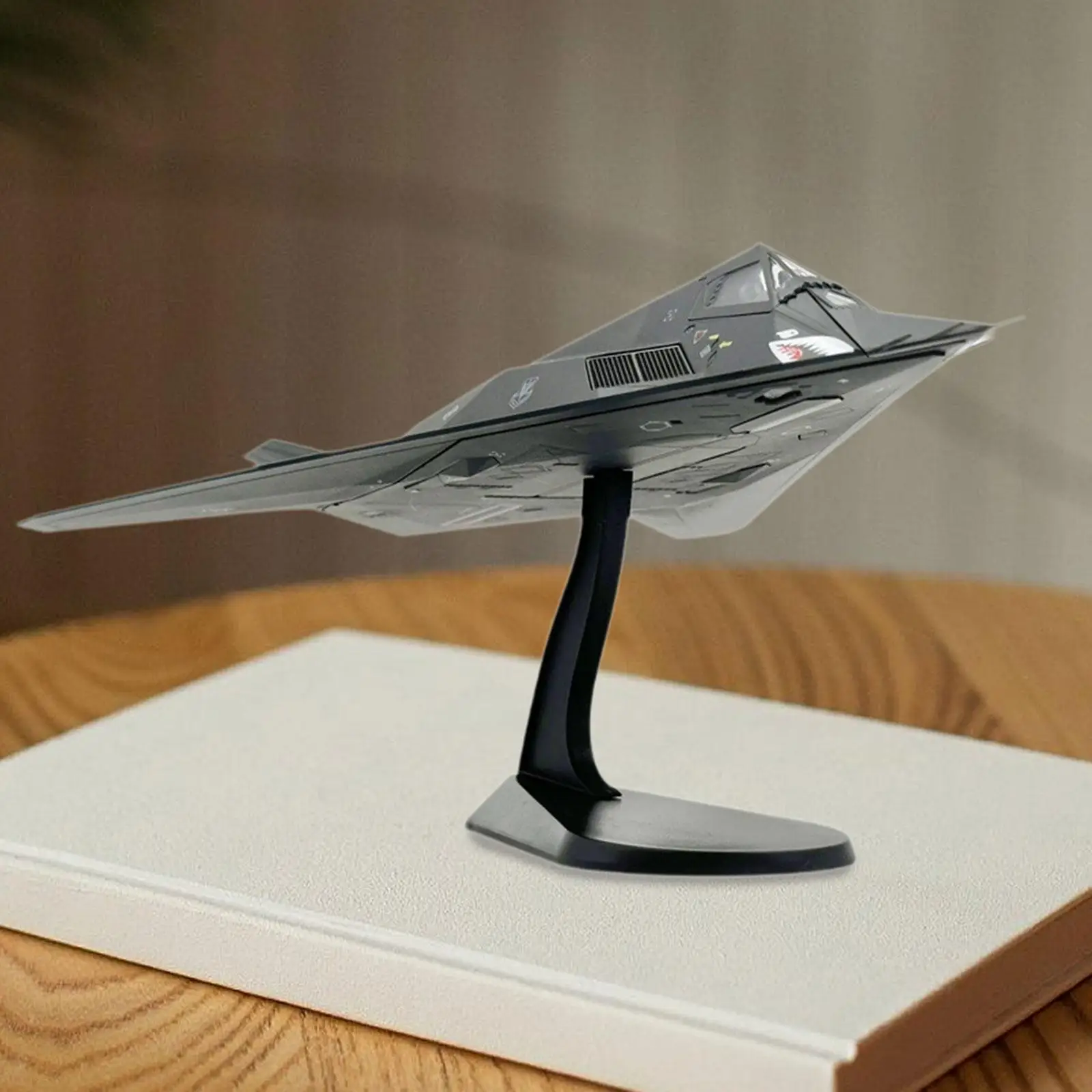 

1:72 Литая под давлением модель самолета Nighthawk Fighter для книжной полки для домашнего офиса