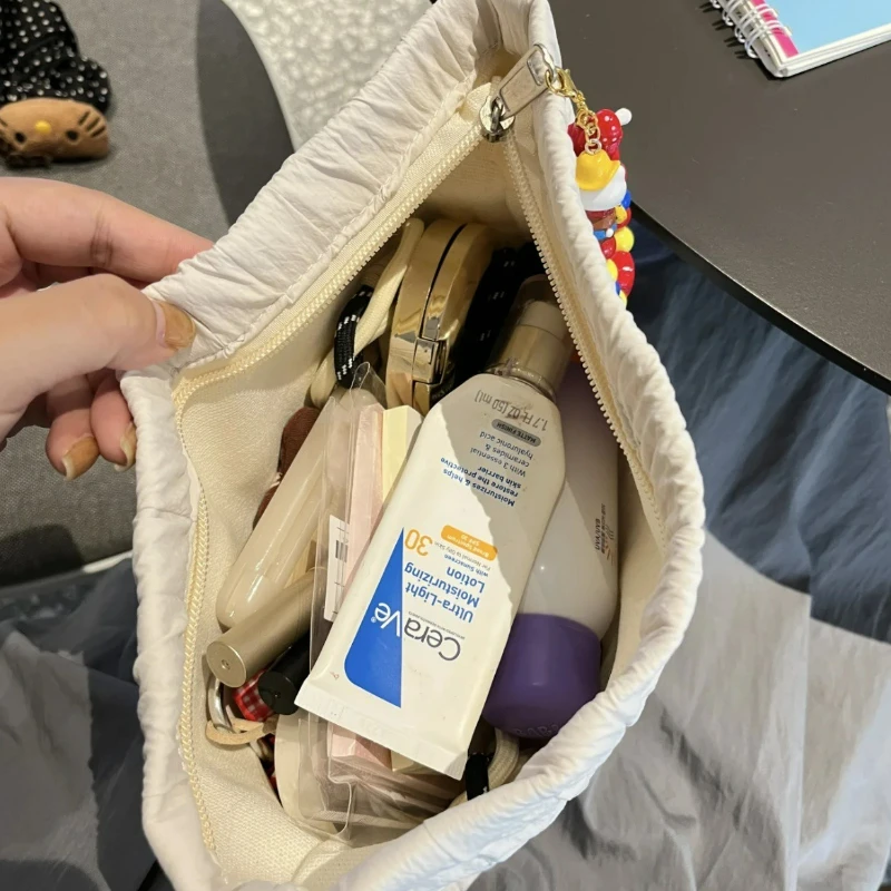 الاتجاه الجديد الأصلي المطرزة كيتي حقيبة التخزين سعة كبيرة حقيبة مستحضرات التجميل المحمولة الملمس حقيبة أدوات الزينة المحمولة #6