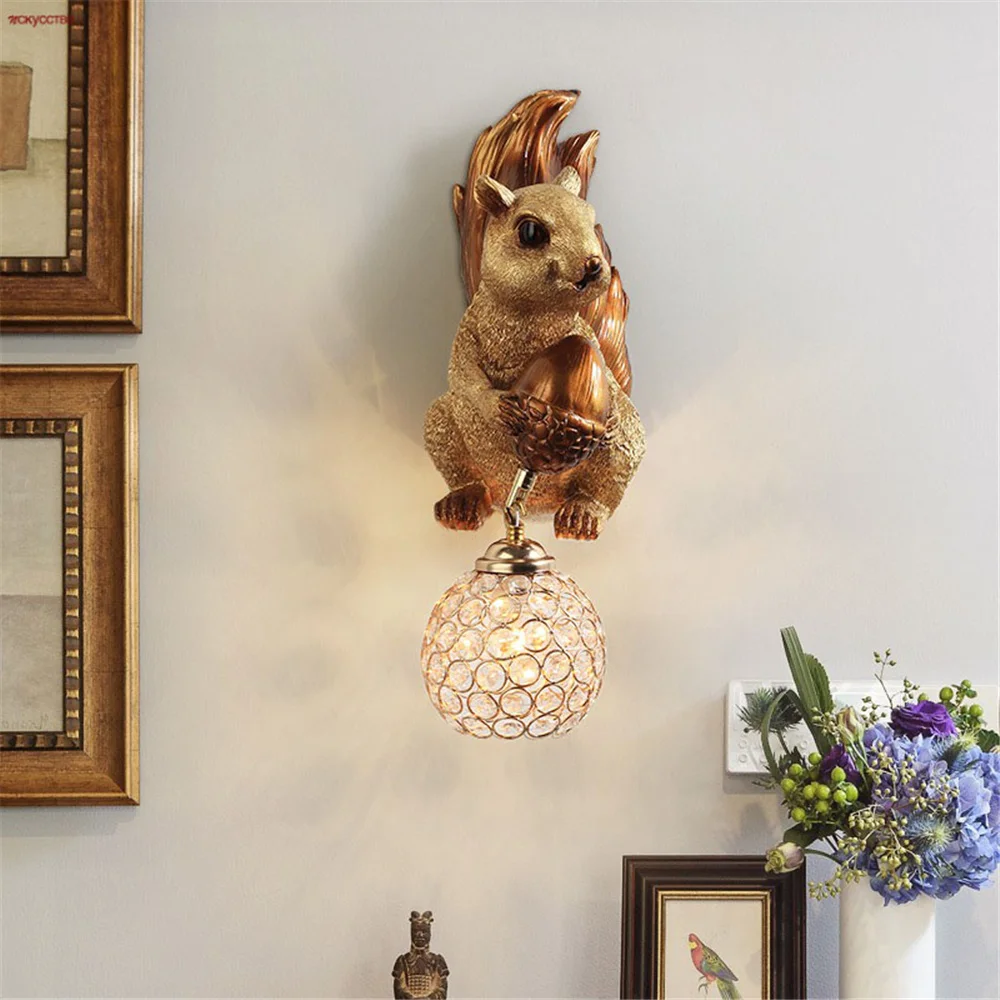 Cottagecore Decor Retro Gold Resin Squirrel Animals Led Wall Lamp Aisle Corridor Hotel Bedroom Bedside Sconces Lighting Fixtures