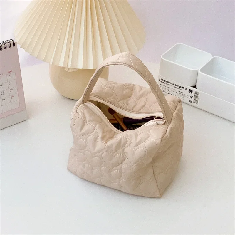 Large Capacity Women's Cosmetic Bags Case Vintage Embroidery Hand Makeup Bags Simple Storage Bag Korea Cloud Bag Fashion Handbag