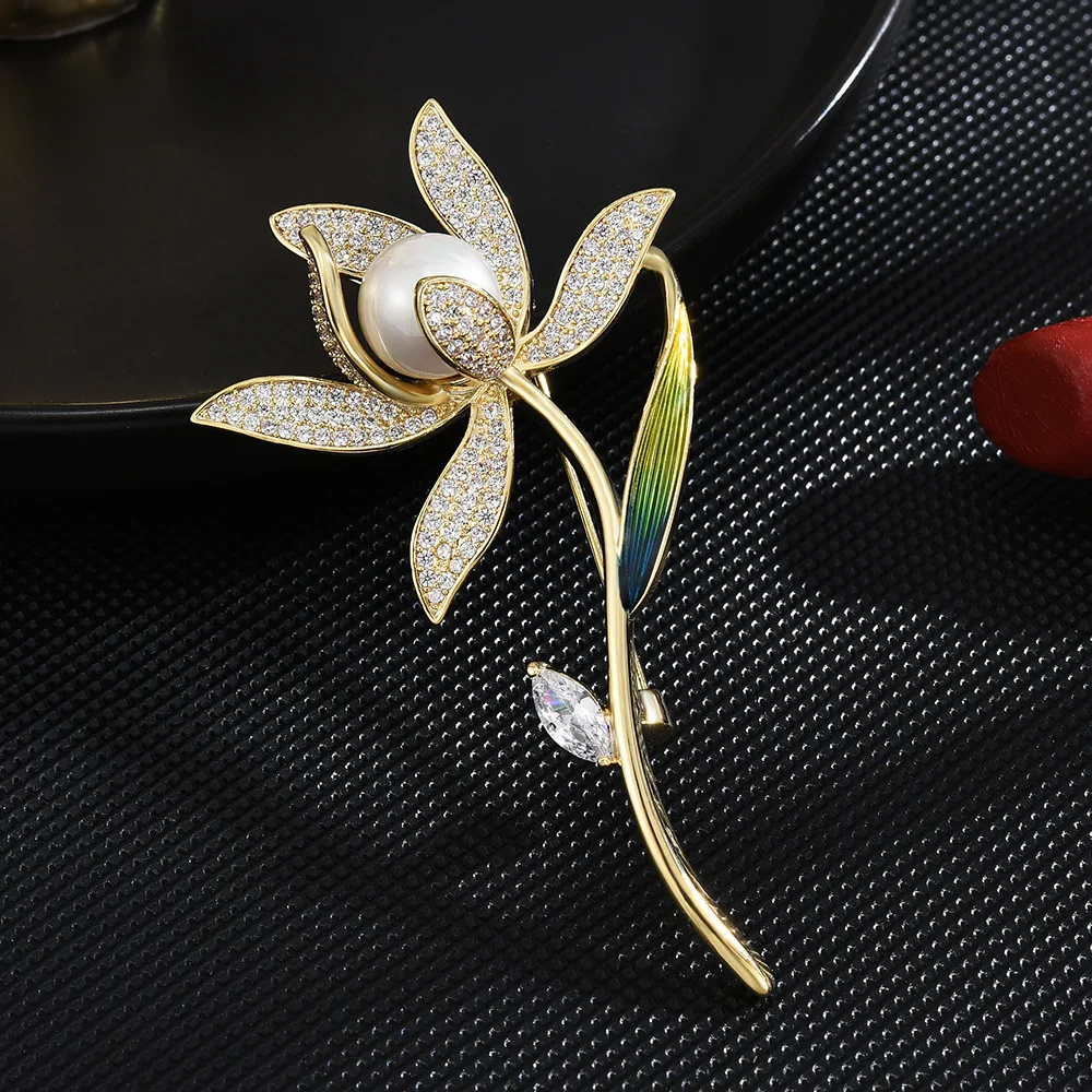 Chinese Style Hanfu Inspired Narcissus Flower Brooch For Women Gold Plated Copper Micro Paved Shiny Cz Faux Pearl Elegant Fashio