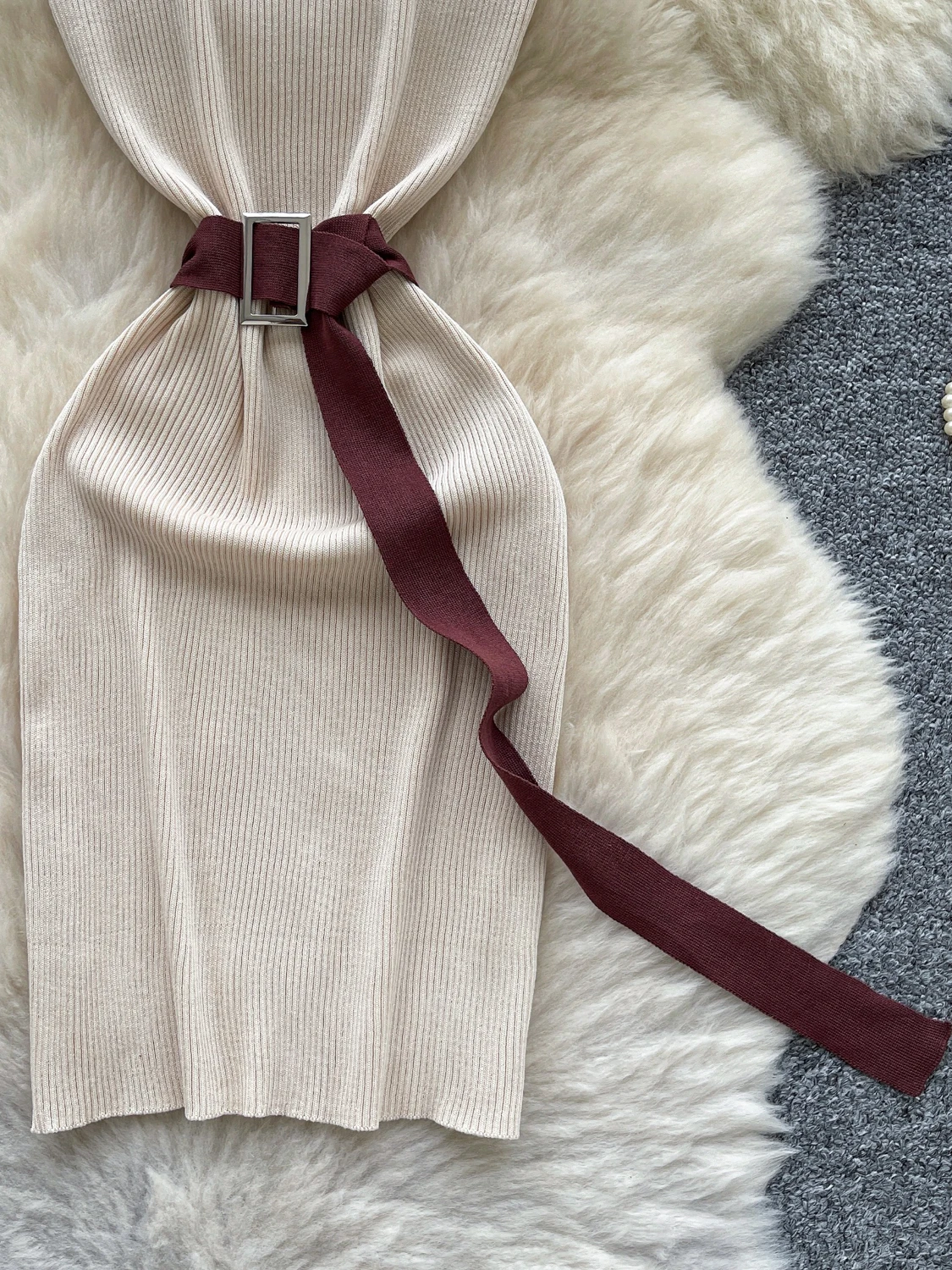 시크한 여름 니트 슬림핏 베스트 드레스 여성 하이웨이스트 슬리브리스 랩 허리 디자인 패셔너블 출근룩 A라인 스커트