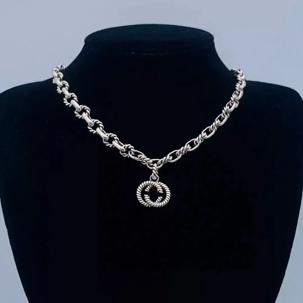 2025 قلادة جديدة كلاسيكية عتيقة مناسبة للنساء