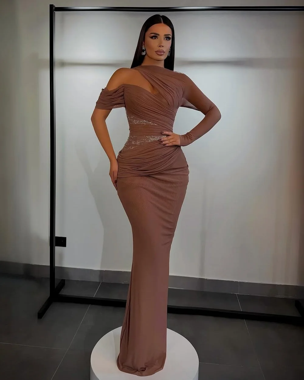 Personnalisé mode Style moderne Jersey paillettes froncé colonne encolure dégagée robes longues robes de soirée tailles disponibles correspondant