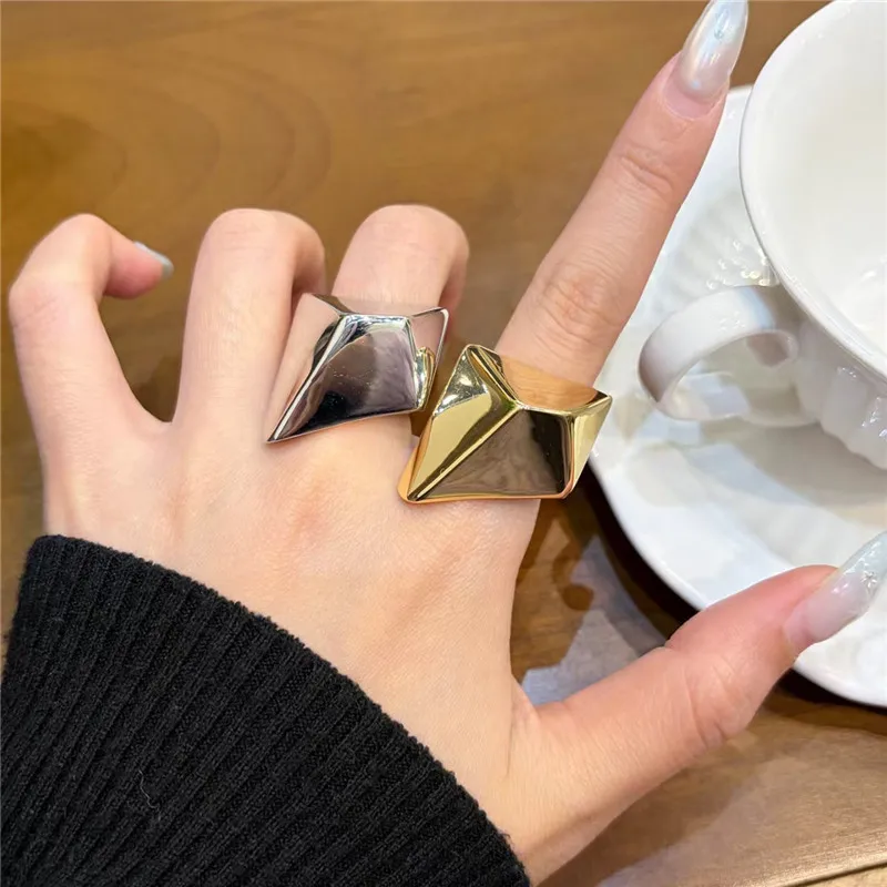 New Metal Irregular Smooth Diamond Open Ring Suitable Ring for Women Simple Exaggerated Unique High-End Feeling Index Finger