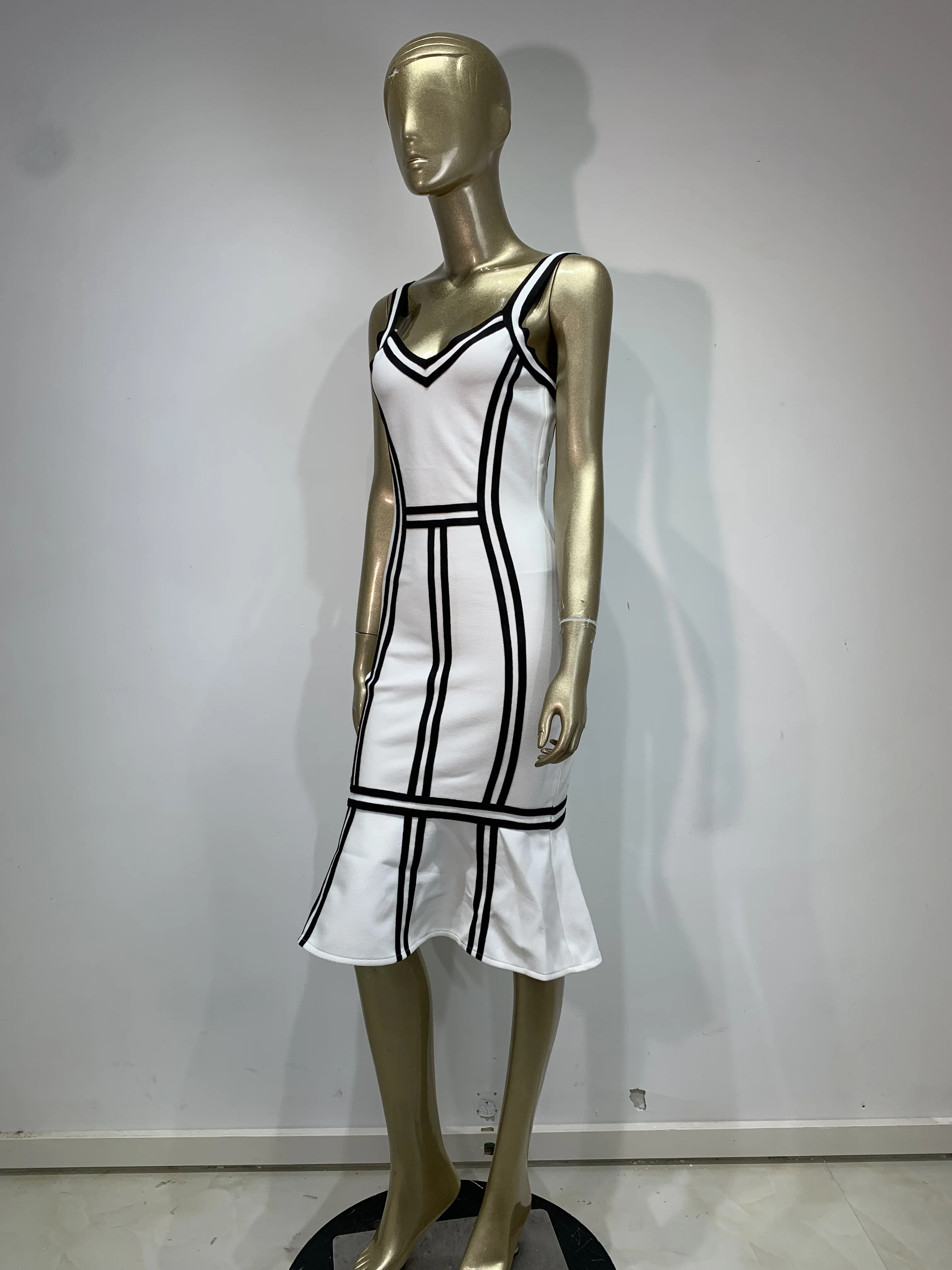 新着女性ノースリーブセクシーなスクエアカラーパッチワークボディコン包帯ミディドレスナイトクラブパーティー祝う誕生日衣装