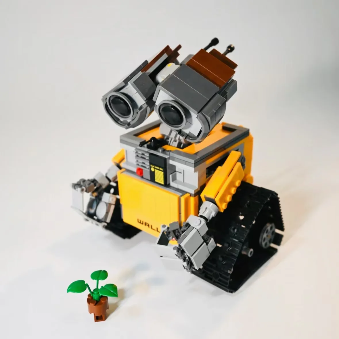 MINISO MOC 21303 نموذج اللبنات Wall-E ألعاب تعليمية 687 قطع الأولاد عيد الميلاد هدية عيد ميلاد مجموعات الجذعية الإبداعية