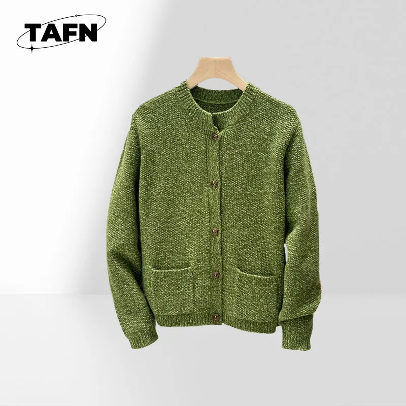 

Women's Retro Chic Cashmere Cardigan – Premium Quality for 2025 Casual Outings Luxurious Warmth for Casual Settings AJ0923