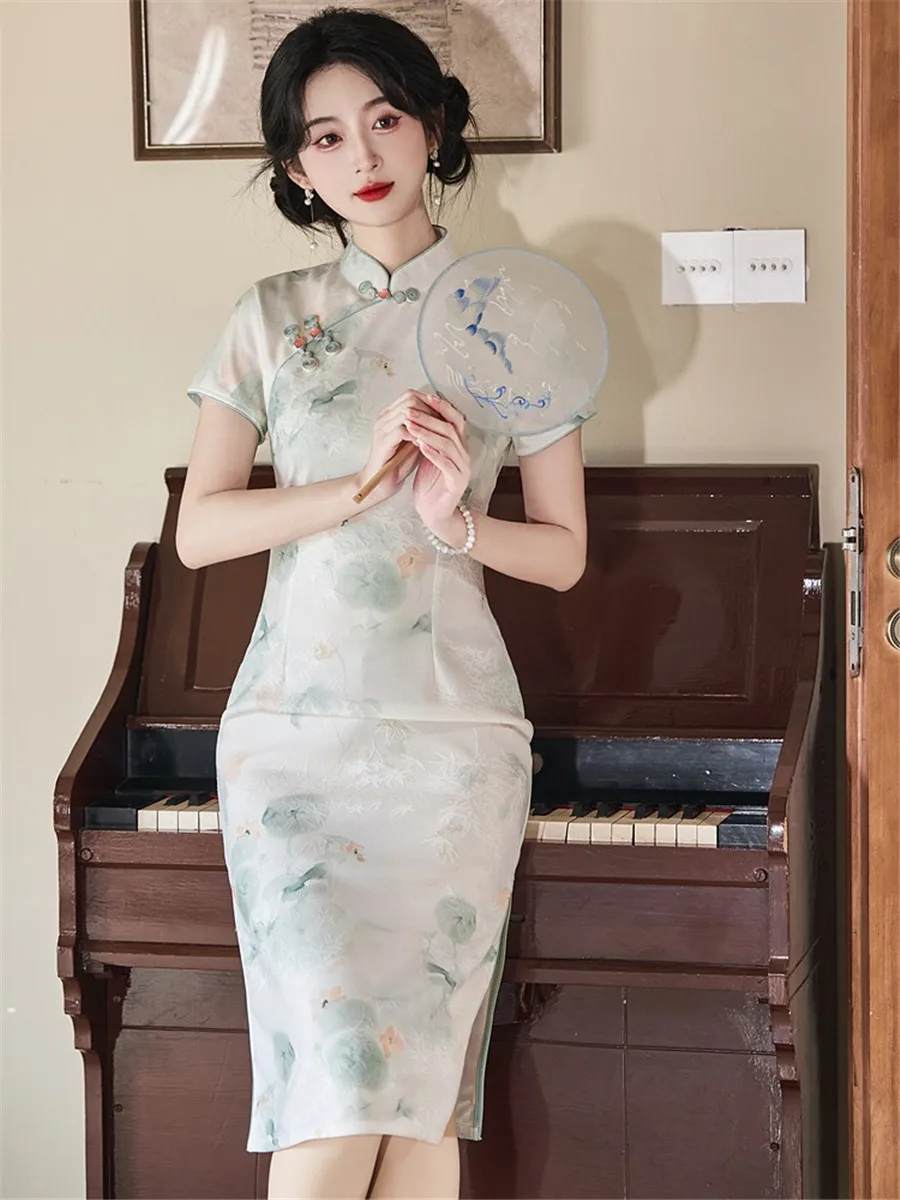 فستان صيفي أنيق بأكمام قصيرة من تشيباو الصيني النحيف للنساء طباعة وطنية تقليدية شيونغسام