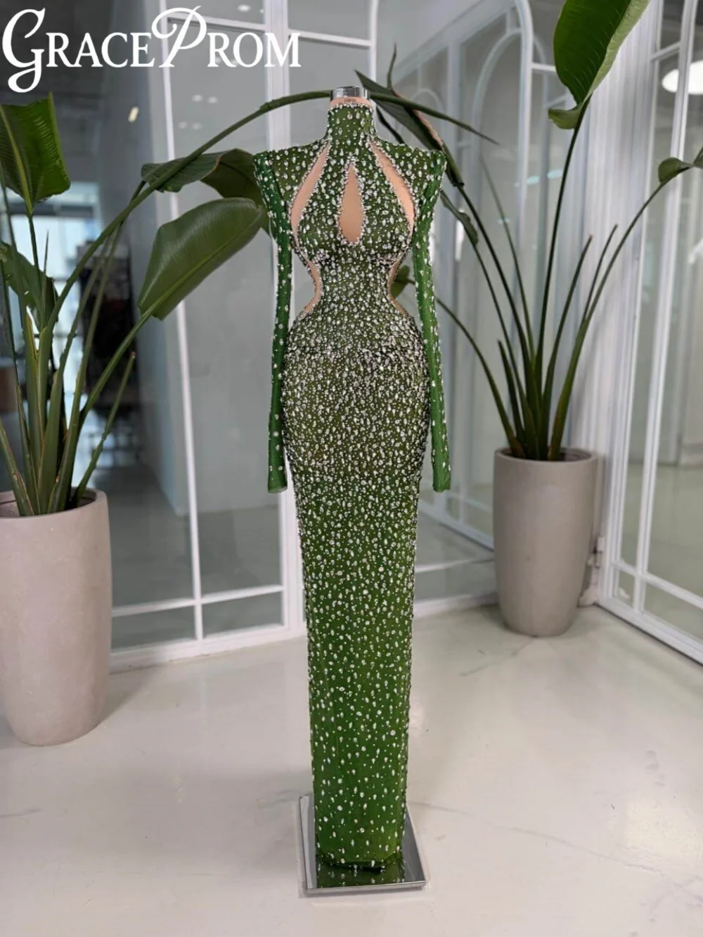 

Glamorous Silver Crystal Evening Dress Modern High Collar Wedding Party Gowns Customized Elegant Long Sleeved Banquet Gowns