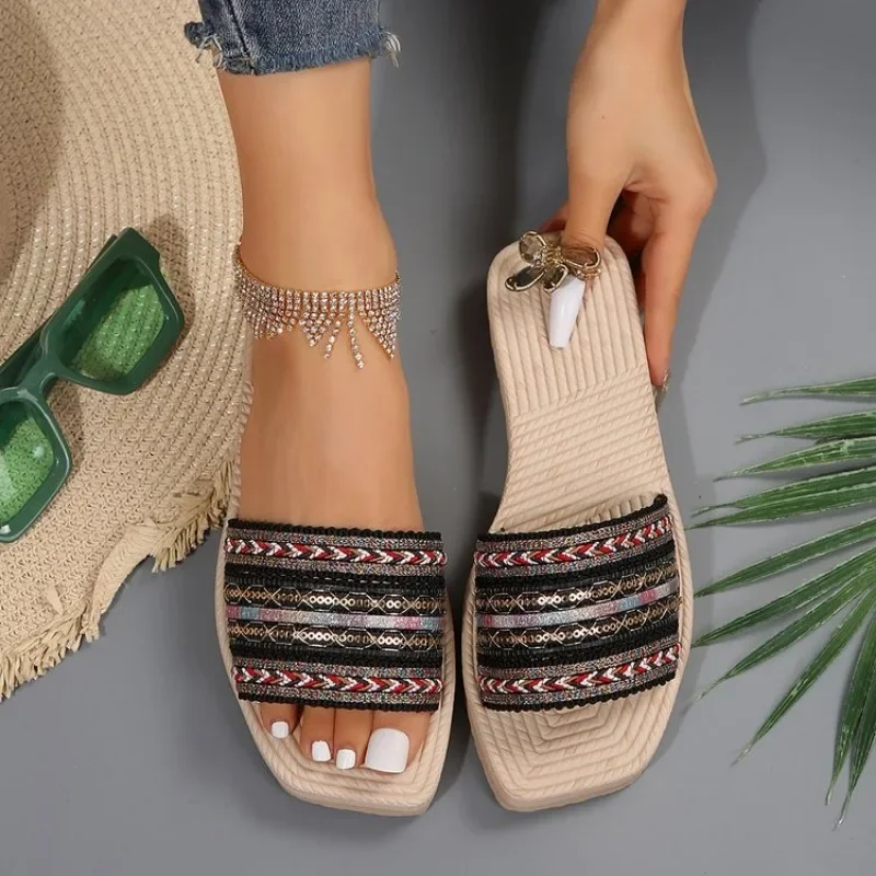 2024 Schoenen Voor Vrouwen Zomer Basis Vrouwen Slippers Hoge Kwaliteit Boho Vrouwen Slippers Vrouwen Metalen Decoratie Platte Sandalen Zapatos