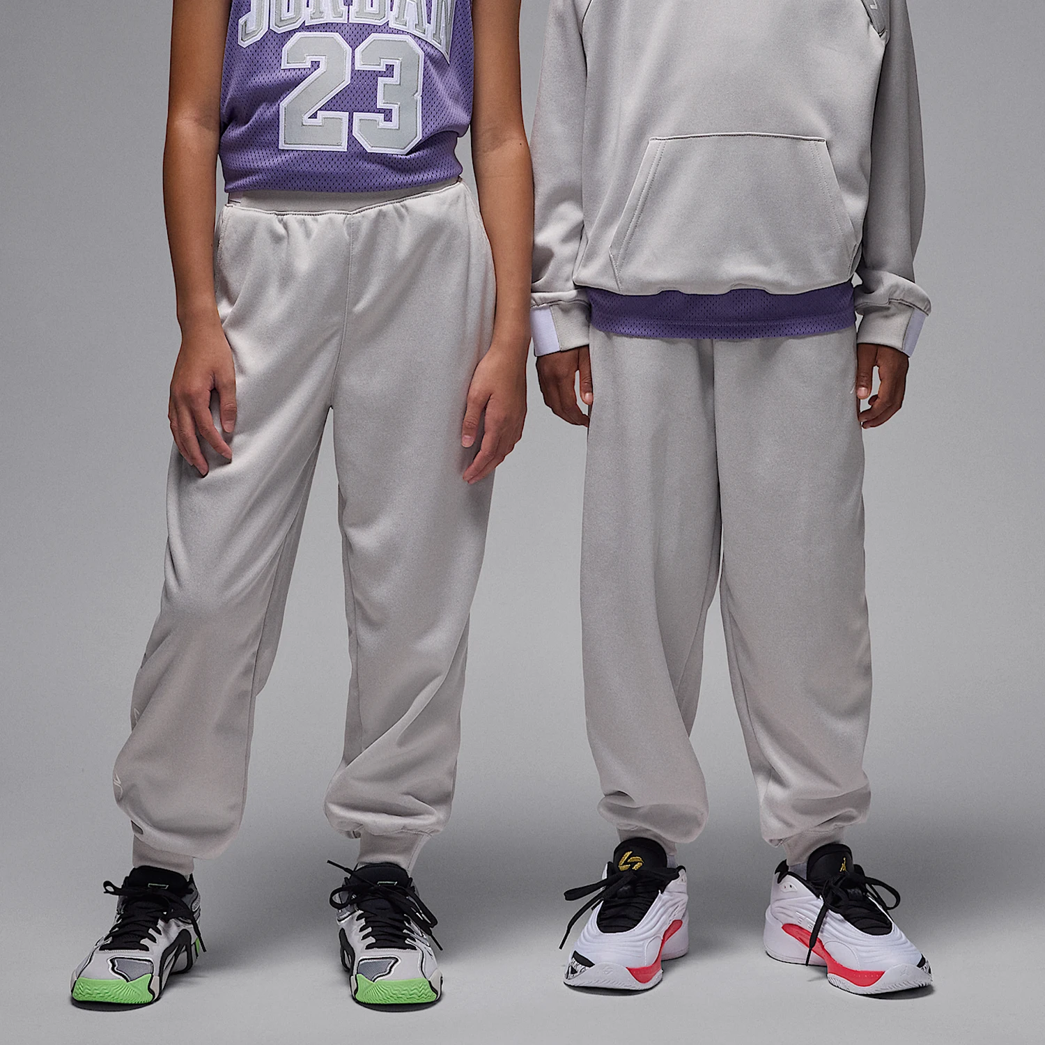

Оригинальные детские спортивные брюки Nike JORDAN с принтом на носке IO2564-085