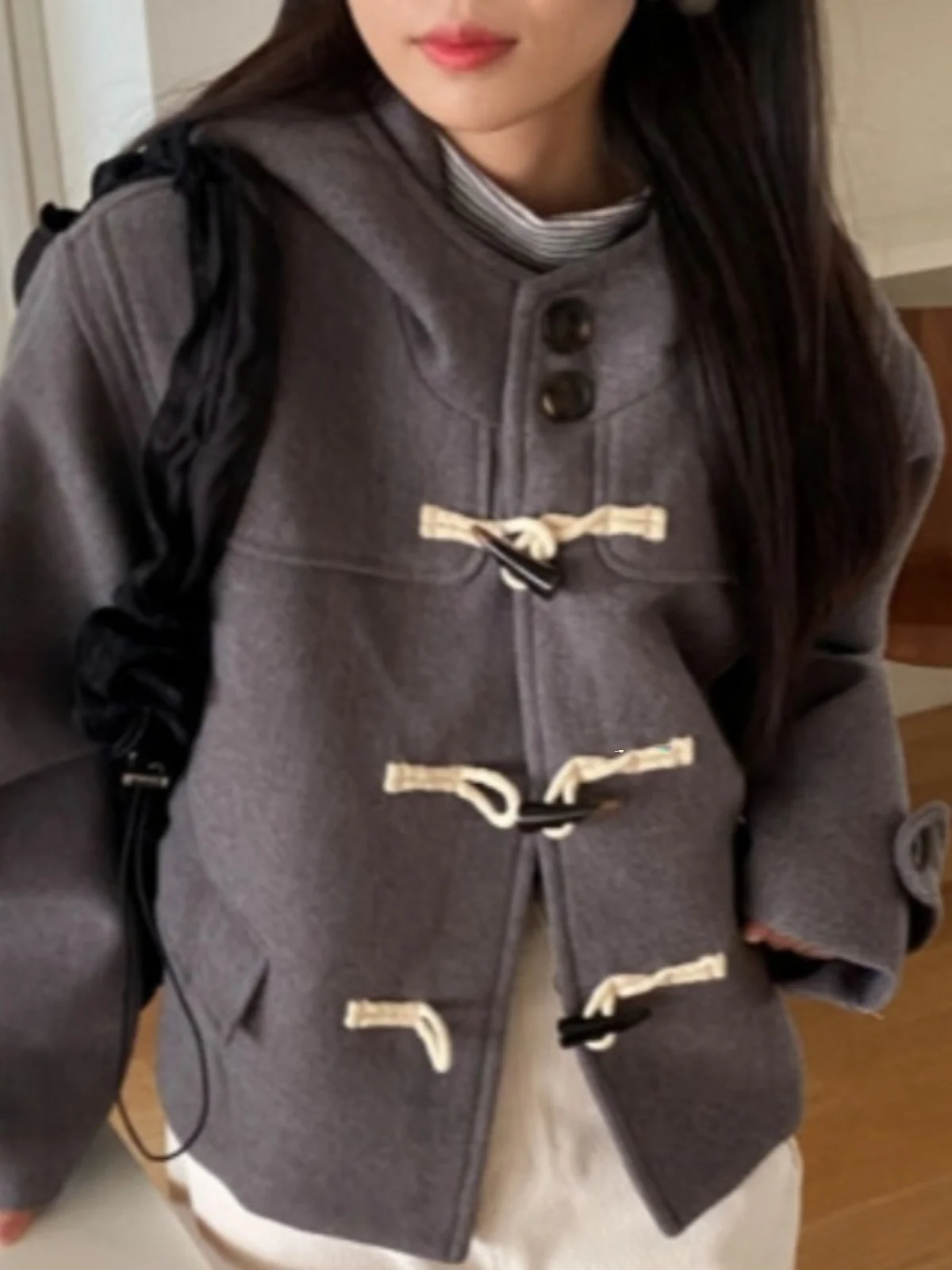 

Winter New Sle Women's Loose ort Coat with Hat Woolen Jaet Korean Version Faionable Youthful Design Horn Button