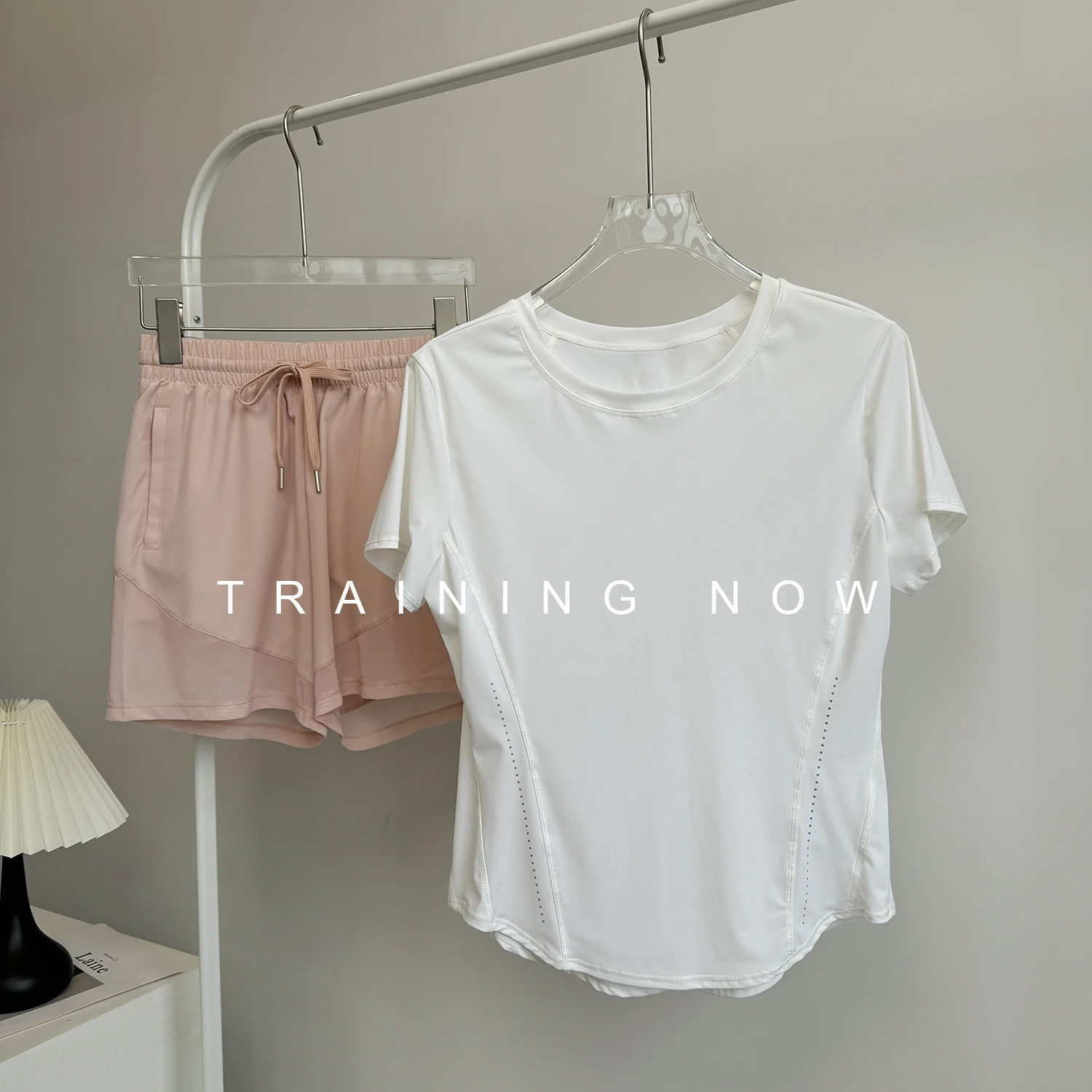 

Летний свободный дышащий костюм для бега для женщин, профессиональный тренировочный костюм в тренажерном зале, быстросохнущий тонкий костюм для йоги с короткими рукавами