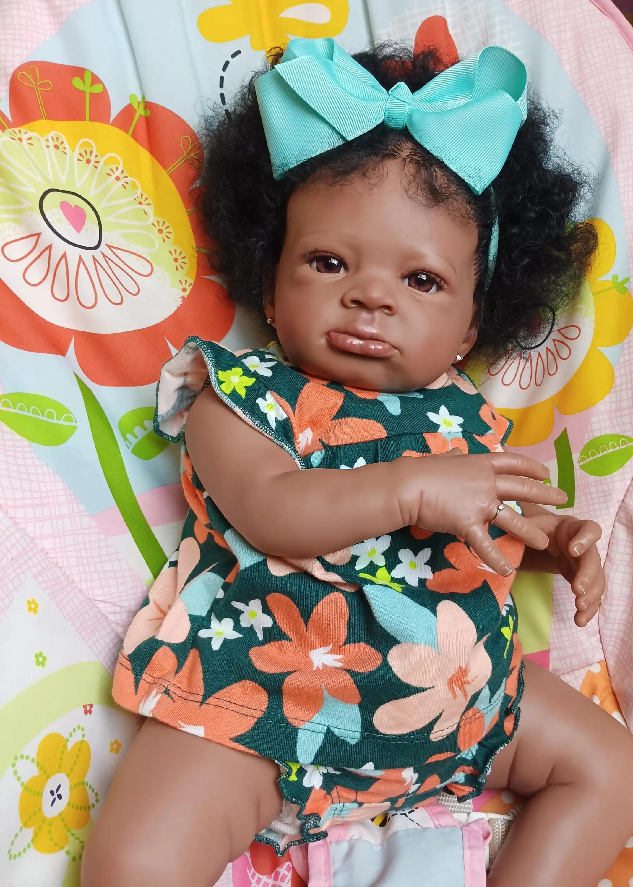 Risbecko Muñeca Reborn Negra Realista de 20 Pulgadas - Muñeca Corporal de Tela Suave Afroamericana - Regalo de Cumpleaños/Regalo de Navidad