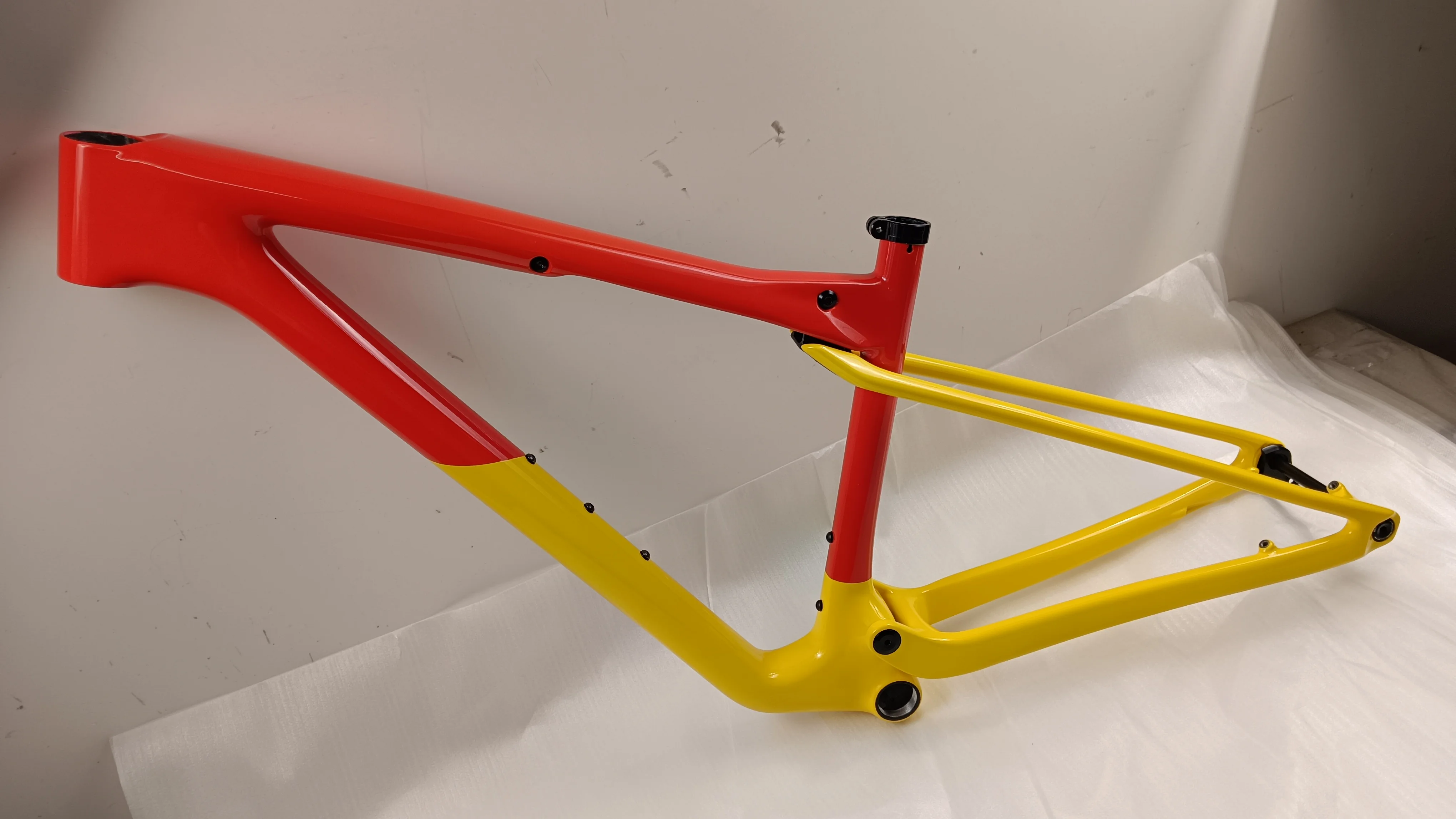 Carbon Mountain Bike Frame 29Er Boost - إطار دراجة جبلية من ألياف الكربون