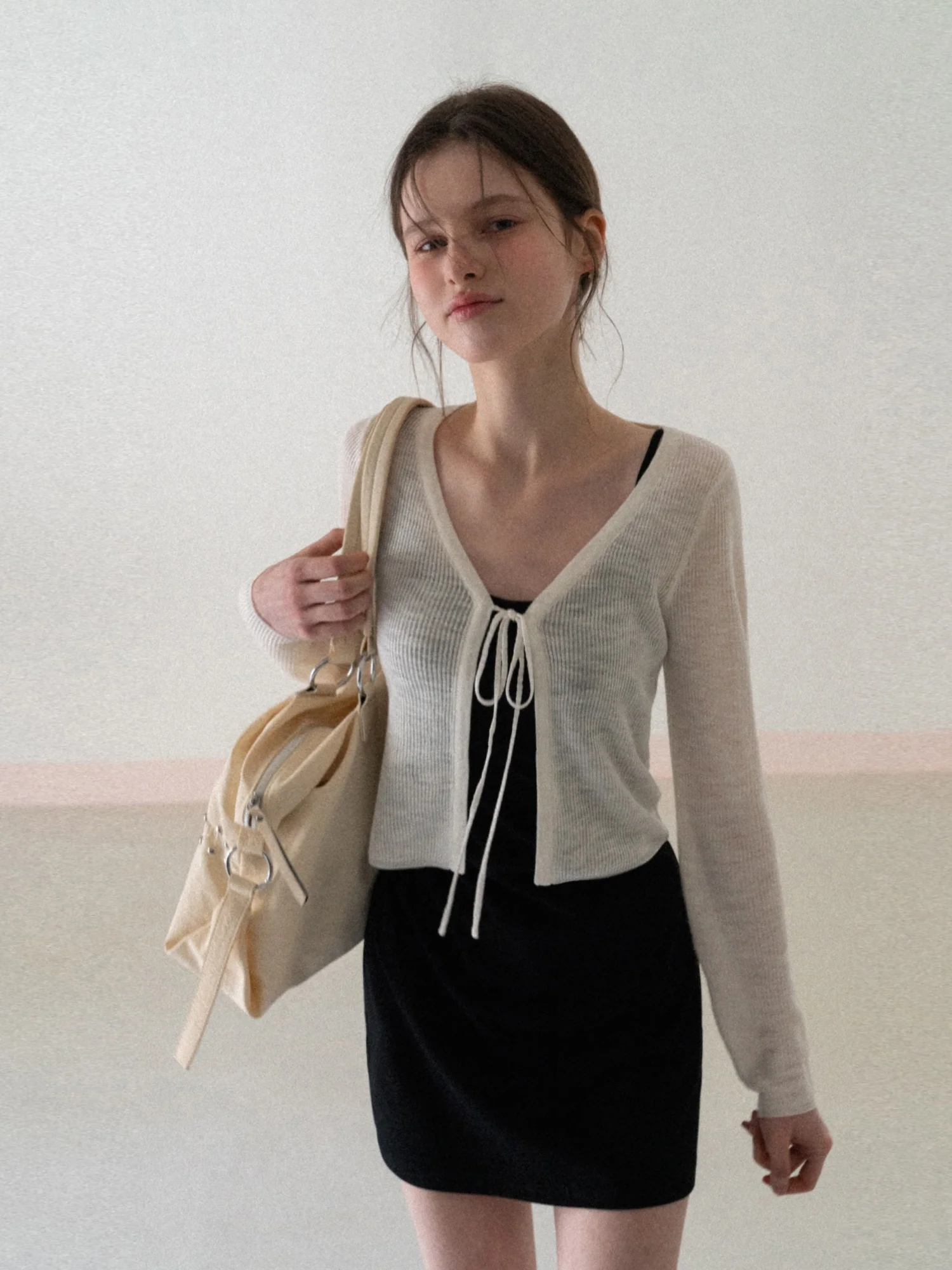 

Женский вязаный свитер EGGKA с V-образным вырезом, тонкий, с длинными рукавами, повседневный, летний, удобный для поездок на работу, дышащий, мягкий, из смесового полиэстера