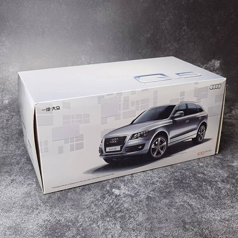 Audi Q5 SUV modelo de simulación completamente abierto de aleación, colección de juguetes decorativos para niños, regalos de vacaciones para niños, Original, 1/18