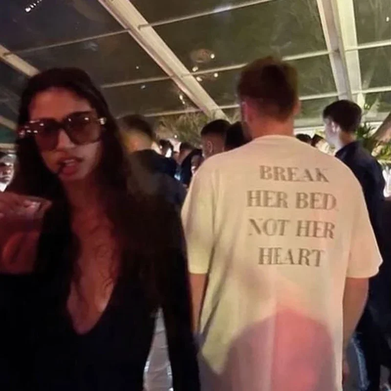 Break Her Bed Not Her Heart Funny Meme Women T Shirts Back Printed Letters Unisex Tshirt Loose Cotton Harajuku Y2k Fashion Tops