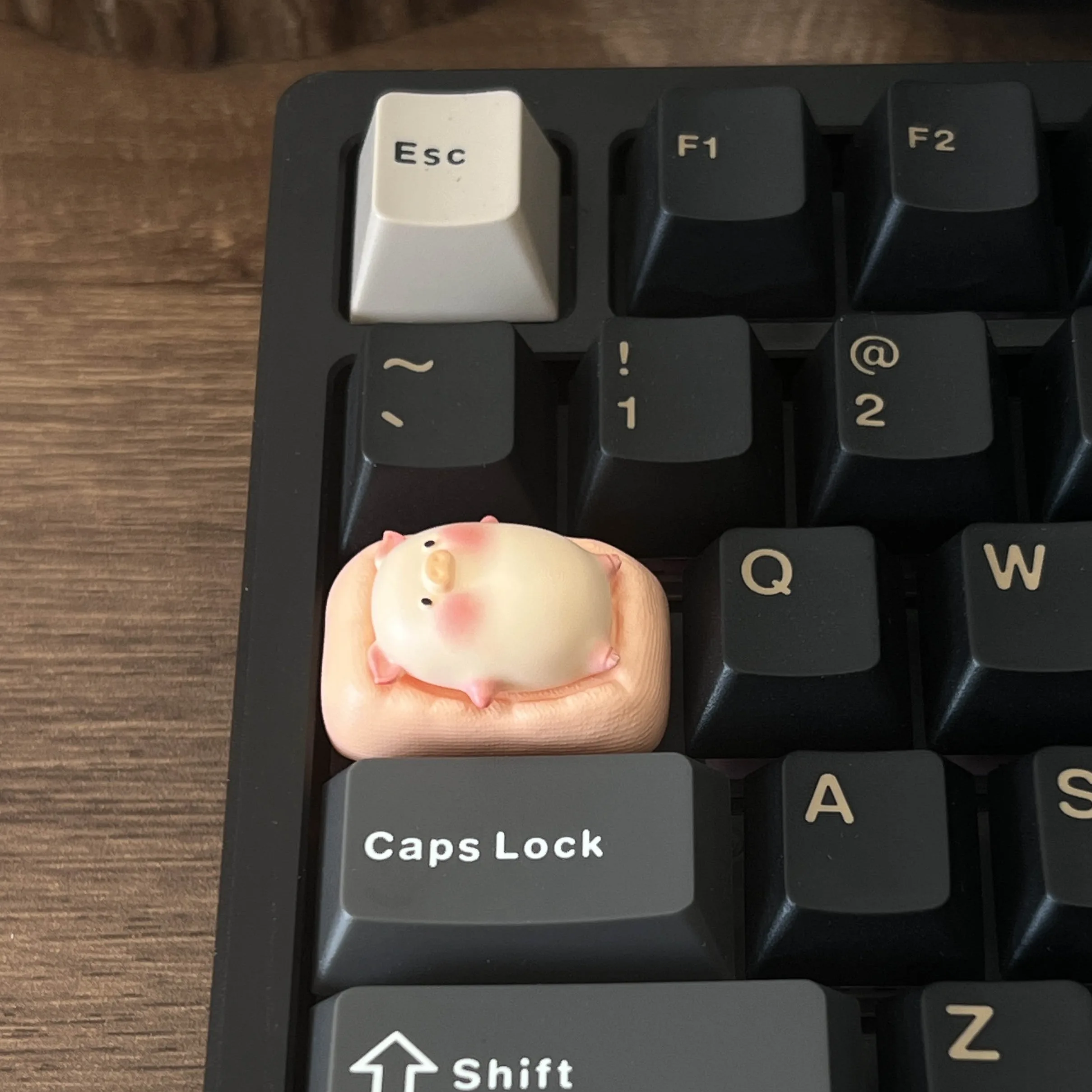 1pc Lay Flat Piggy Artisan Keycap 3D Tappo per tastiera in resina Personalizzazione personalizzata Cute Pink Pig 1.5U Copritasti per tastiera meccanica