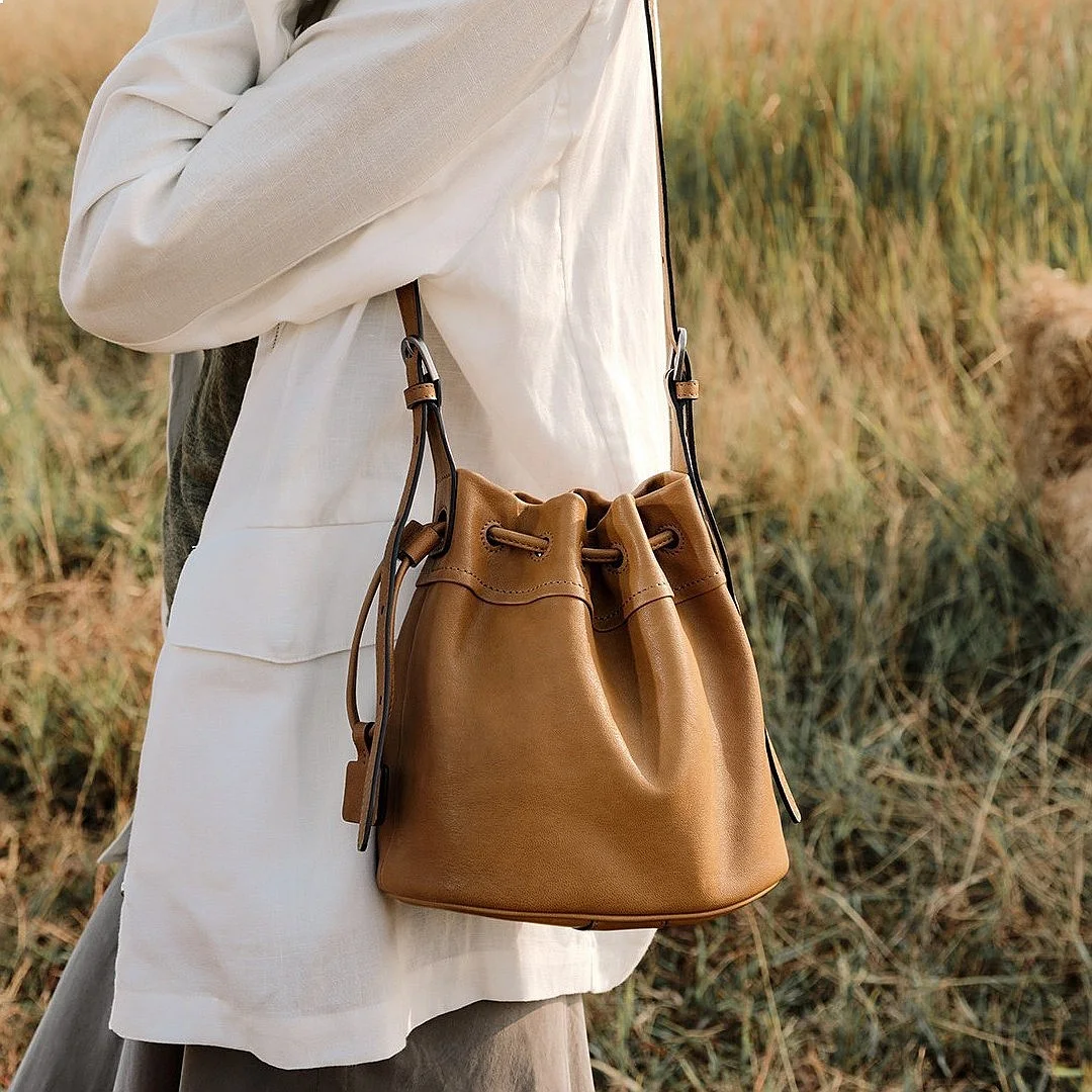 Genuine Vegetable-Tanned Leather Bucket Bag Casual Crossbody Shoulder Bag Drawstring Small Bag for Women Spring Summer Commute