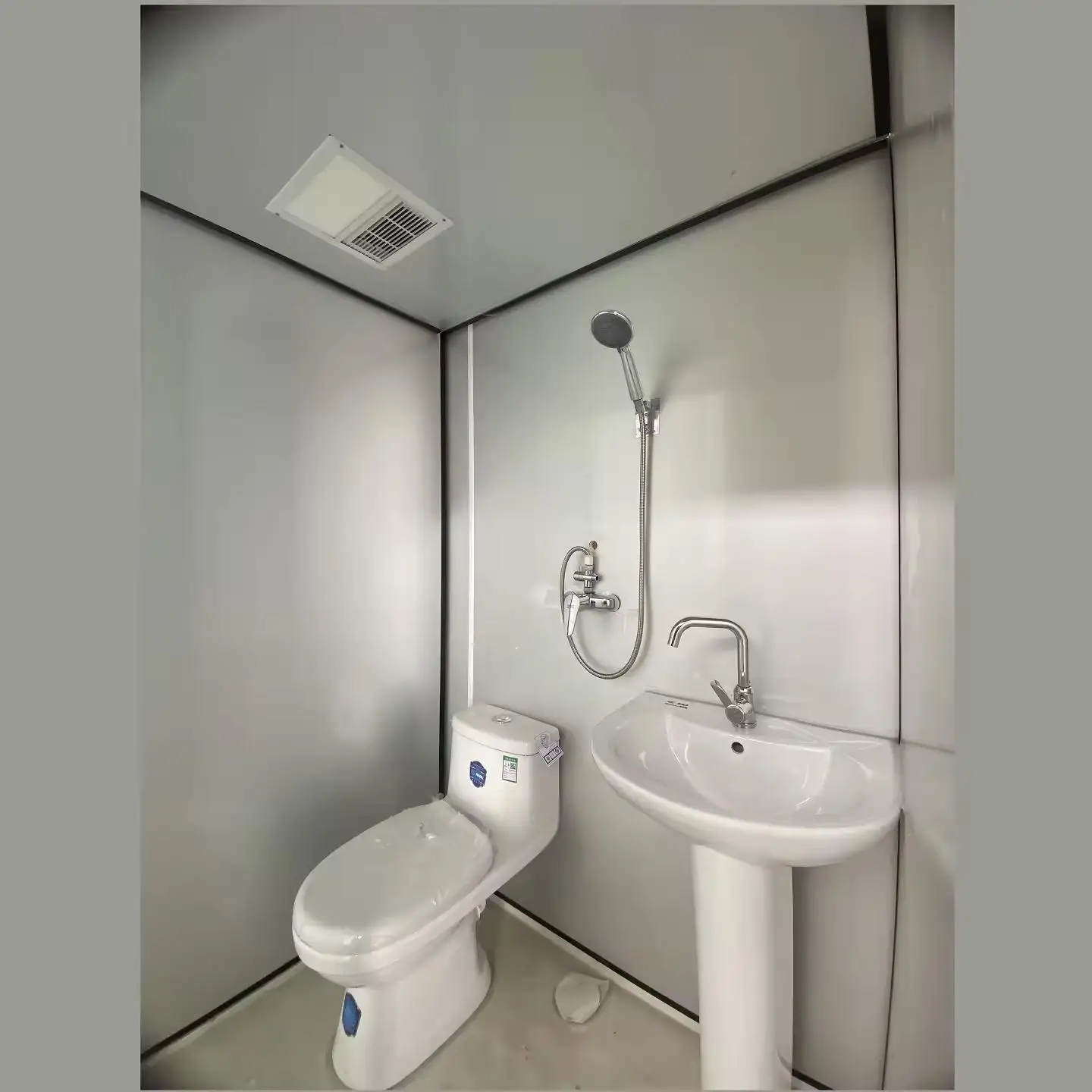 Modern Design White Prefab Bathroom Unit Fast Installation Ready-Made Shower Cubicle Easy Clean Feature Toilet Shower Enclosures