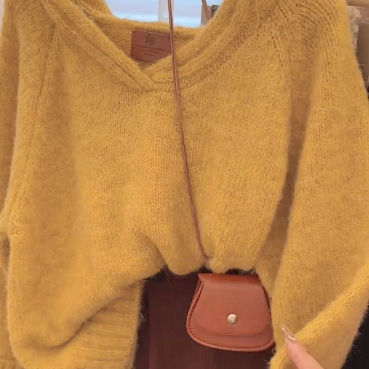 Suéter de punto peludo con cuello en V para mujer, Top informal acogedor de gran tamaño, color amarillo mostaza, estilo coreano, Otoño e Invierno