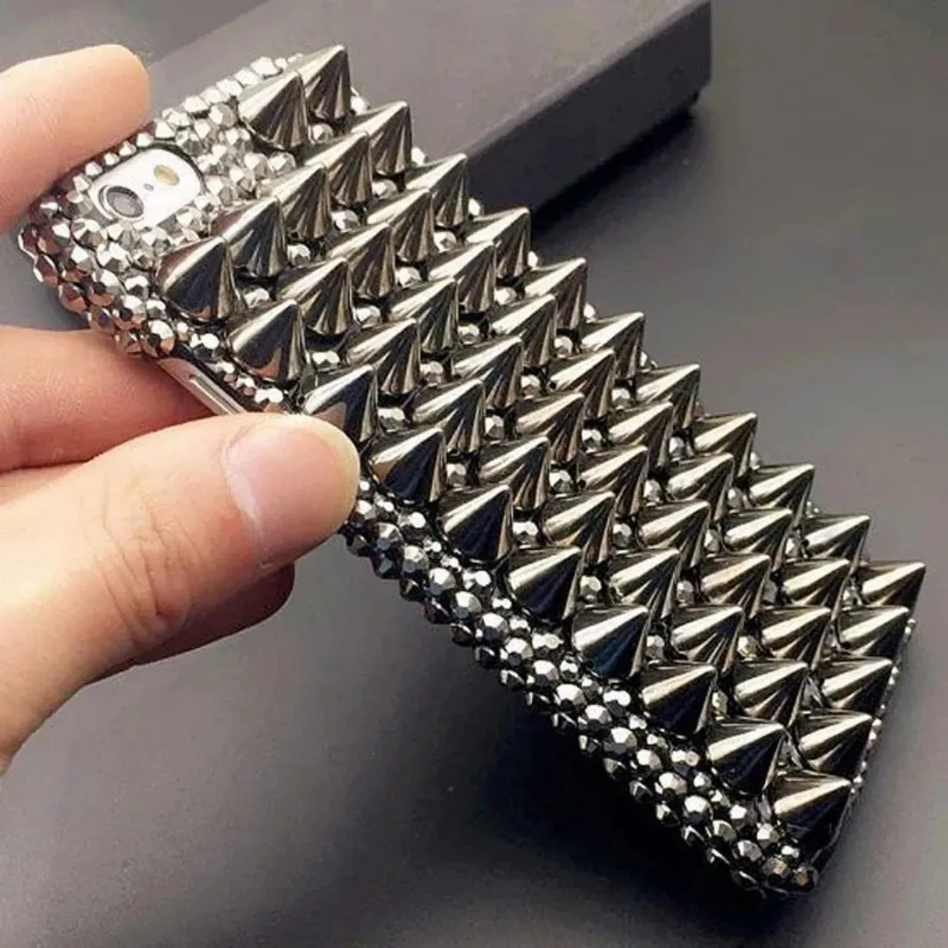 حافظة لهاتف آيفون 16 برو ماكس 17Pro 15 14 13 12 Mini 11 XS Max XR Punk Spikes Studs #1