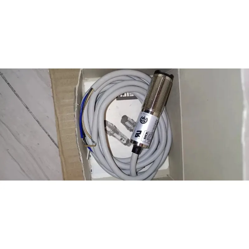 1PC NEW SICK VL180-P132 6008779 In Stock Photoelectric Retro-reflective Sensor PNP L/D 3m 2m Cable V180 Series Original Box