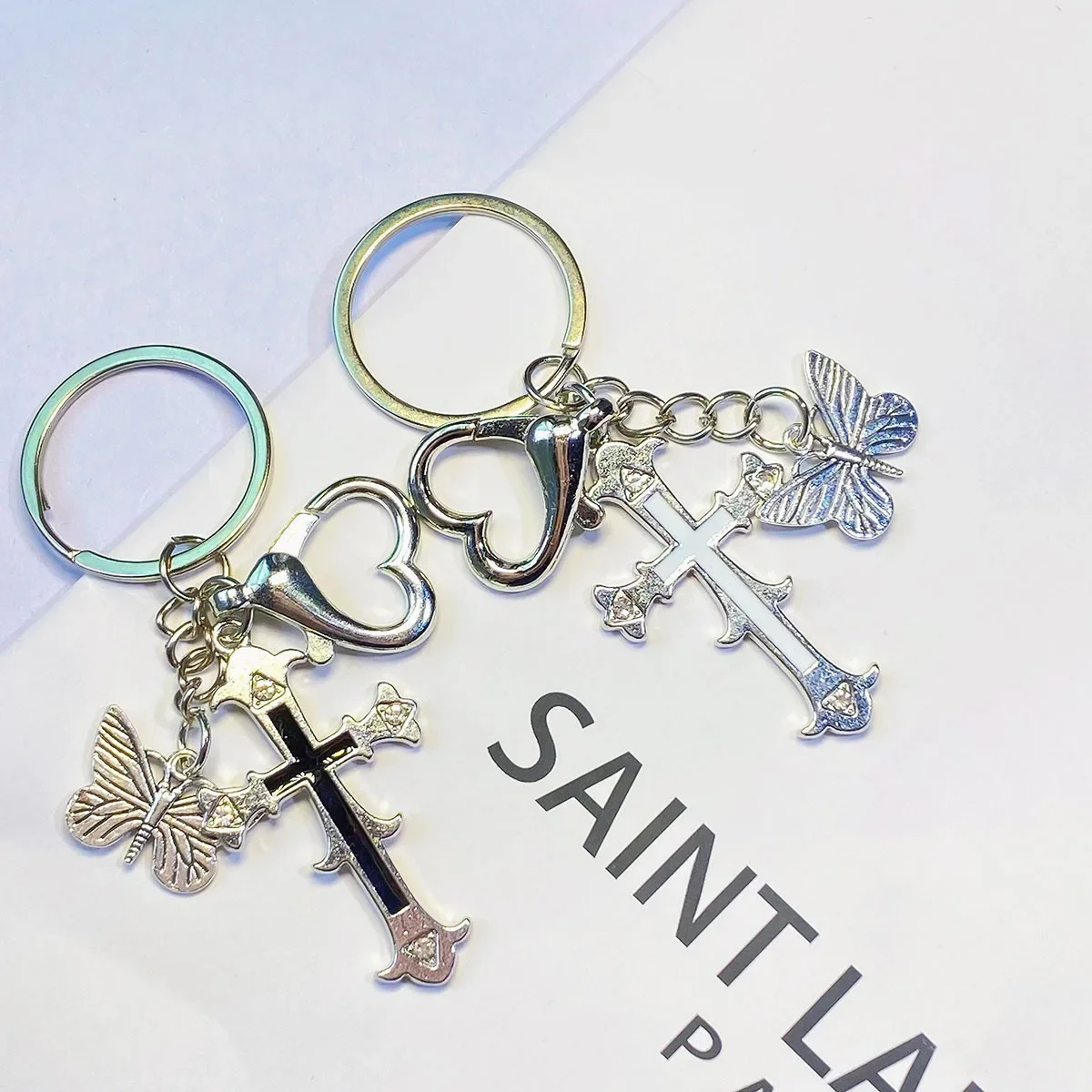 Crossover Butterfly Keychain Sweet Cool Trend Fashion Pendant Vintage Aesthetic Accessories Gifts New Keyring Y2k Charm